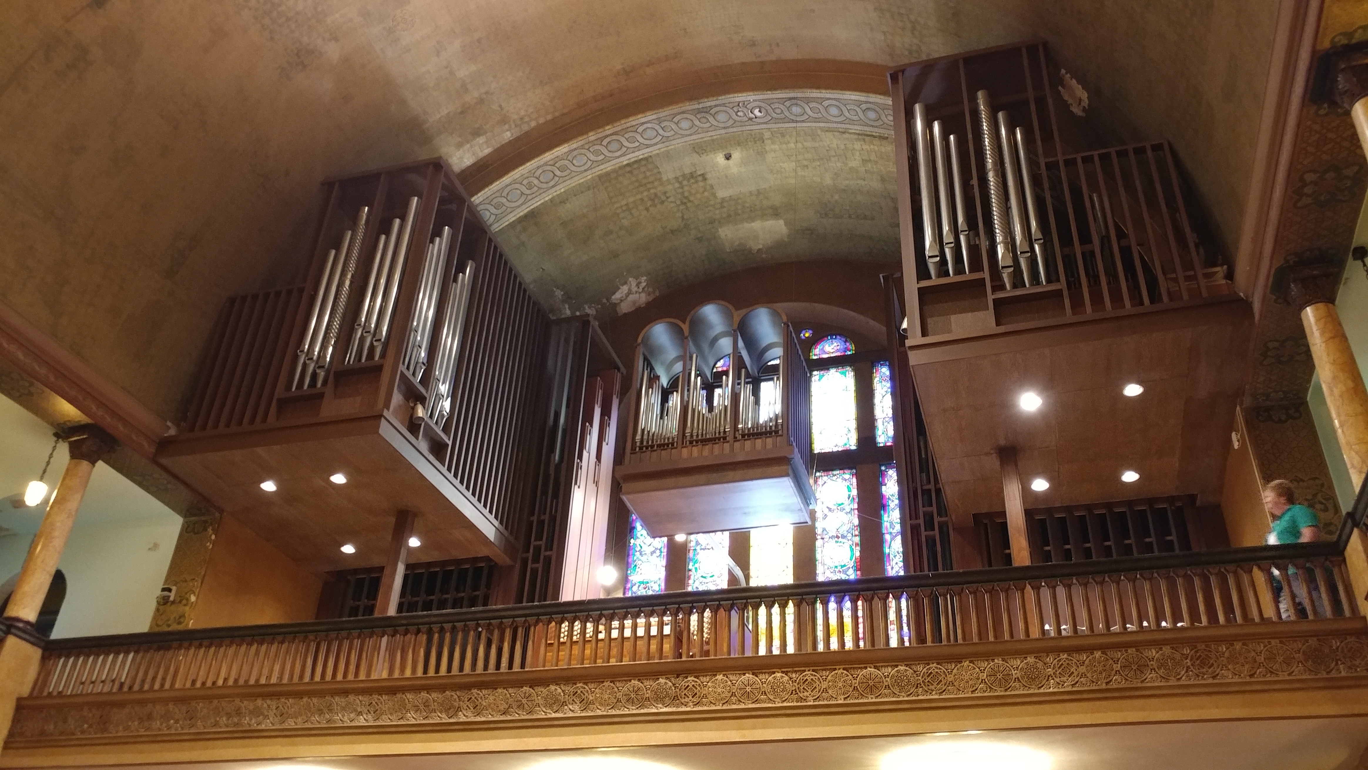 An image of an organ, located somewhere in the city of Buffalo NY but I can't quite remember where.